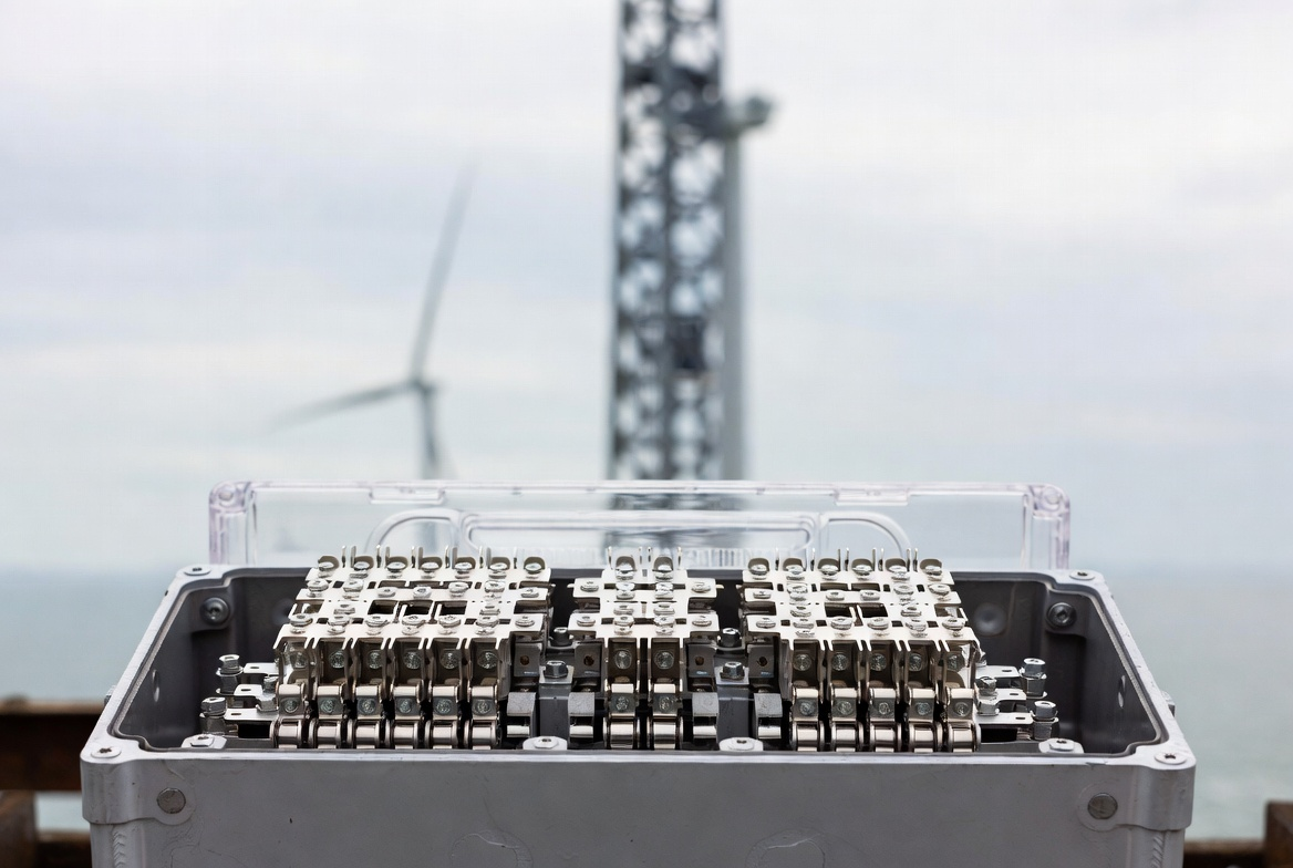 Silver alloy electrical contacts in offshore wind power contactor case study 2026