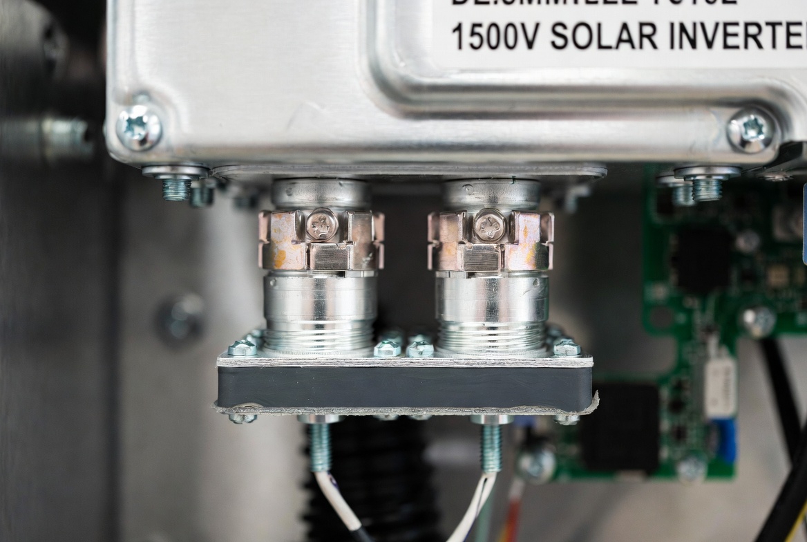 AgSnO2 silver alloy contacts in 1500V solar inverter case study 2026