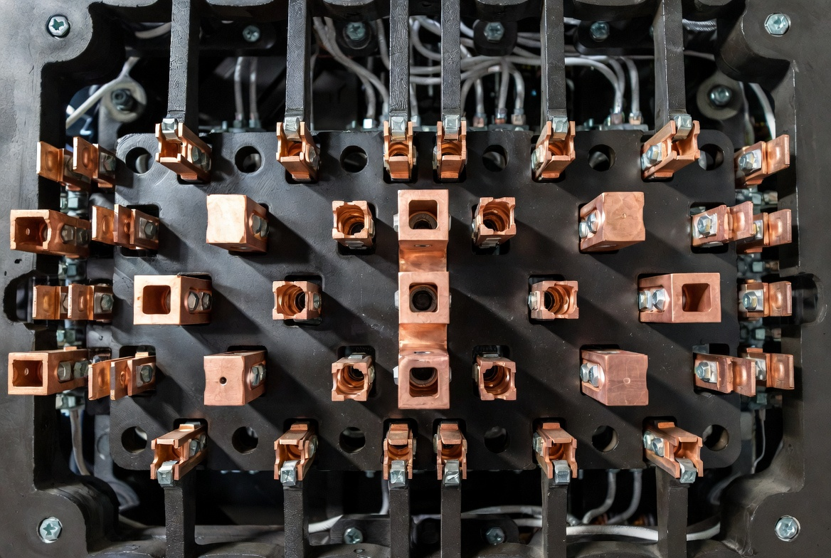 Silver alloy electrical contacts in offshore wind power contactor case study 2026